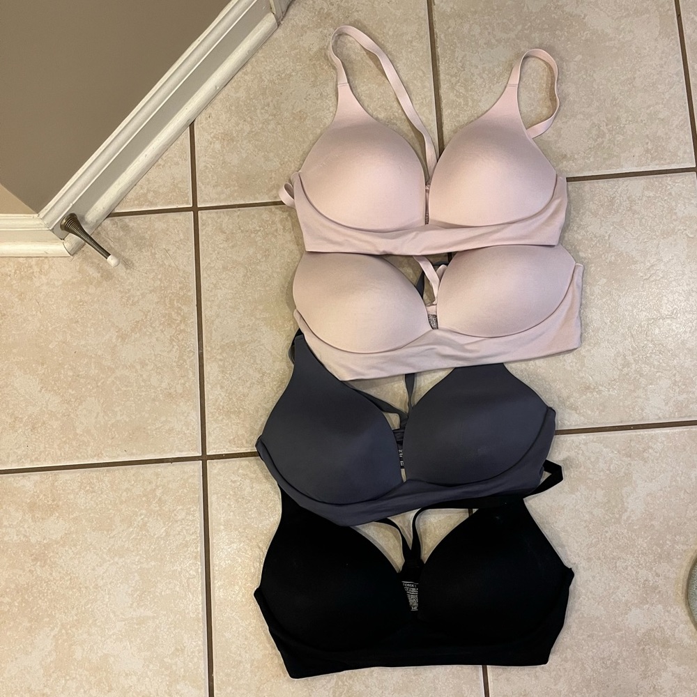 Victoria’s Secret Lightly Lined Plunge Bra 34D